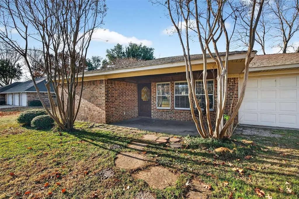 Lake Kiowa, TX 76240,234 Navajo Trail W