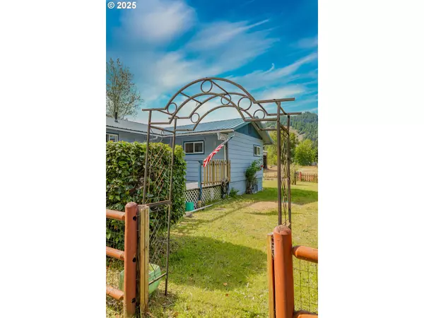 Myrtle Point, OR 97458,51320 MYRTLE CREEK RD