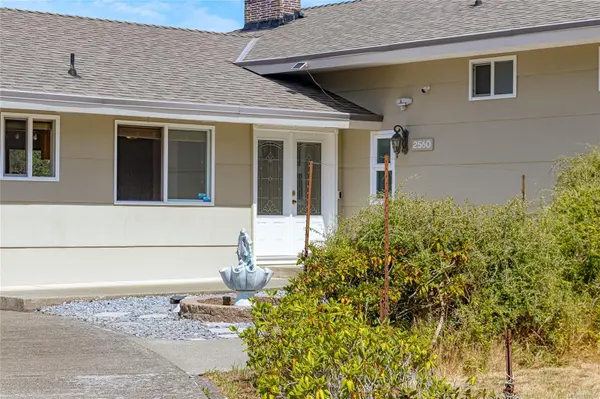 2560 Dorset Rd, Oak Bay, BC V8R 3M7