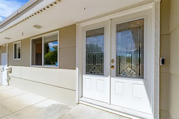 2560 Dorset Rd, Oak Bay, BC V8R 3M7