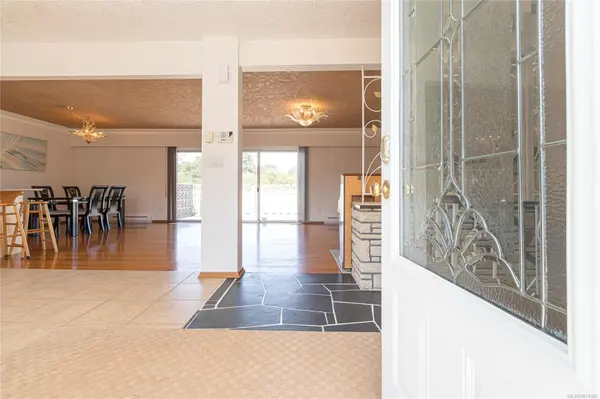 2560 Dorset Rd, Oak Bay, BC V8R 3M7