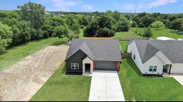 Farmersville, TX 75442,909 Maple Street