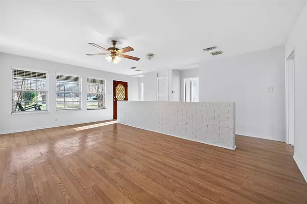 Lake Kiowa, TX 76240,234 Navajo Trail W