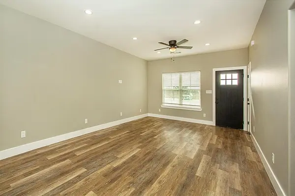 Whitesboro, TX 76273,20496 US Hwy 377 #A