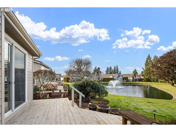 240 MAGNOLIA DR, Creswell, OR 97426