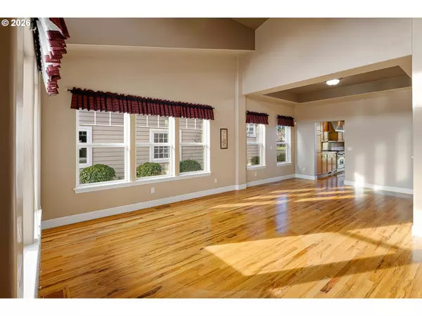 Creswell, OR 97426,240 MAGNOLIA DR