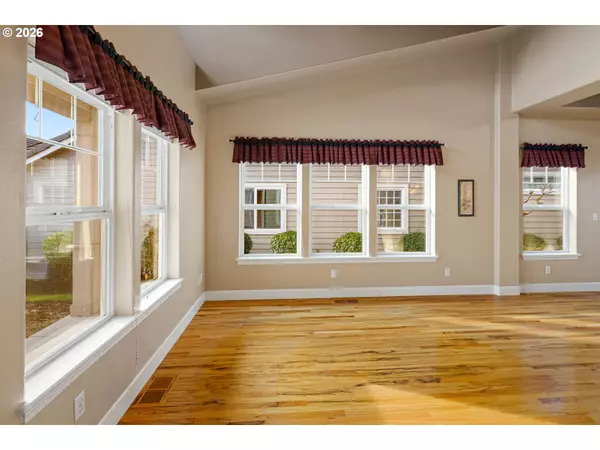 Creswell, OR 97426,240 MAGNOLIA DR