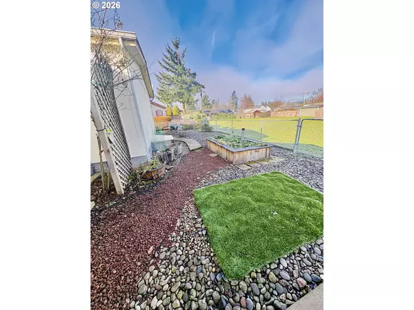 Cottage Grove, OR 97424,510 PATRICK LOOP