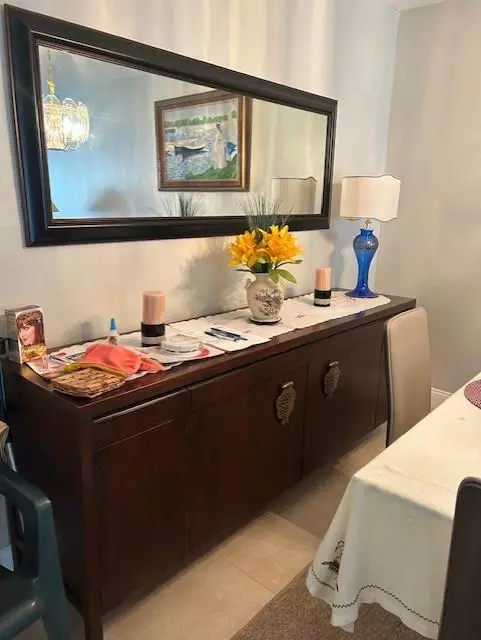 Lauderdale Lakes, FL 33311,2801 Somerset Dr #209