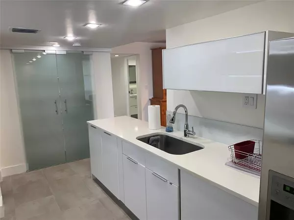 Hallandale Beach, FL 33009,1000 Parkview Dr #319