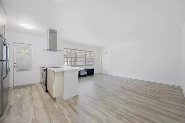 Coral Gables, FL 33146,6565 Santona St #B16