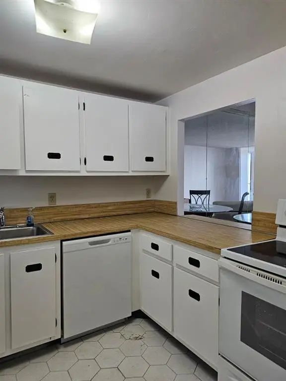 Hallandale Beach, FL 33009,400 Leslie Dr #717