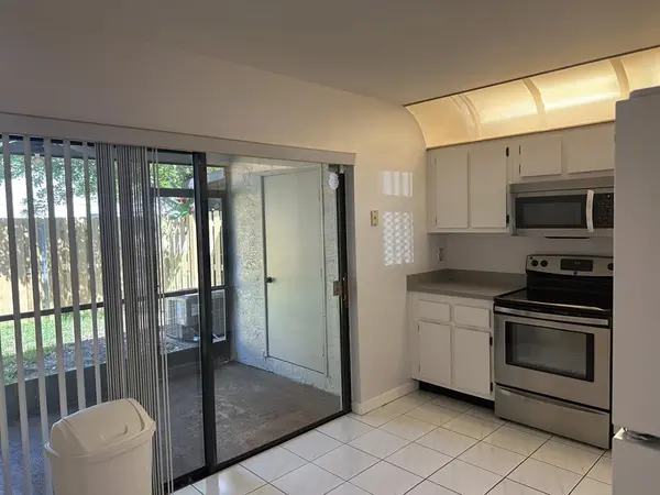 Pembroke Pines, FL 33026,621 NW 105th Way