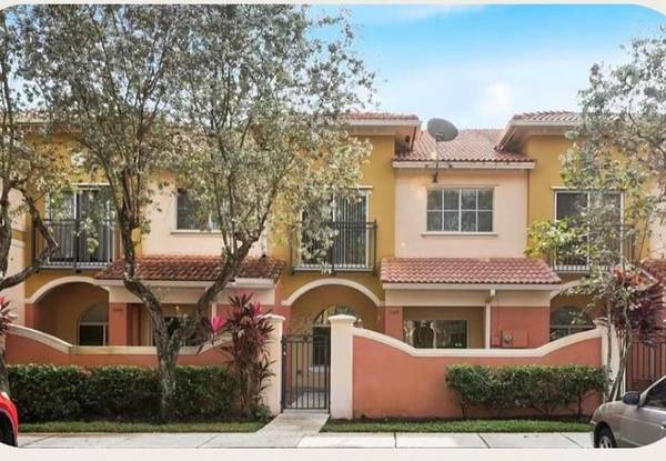 1209 Santa Catalina Ln, North Lauderdale, FL 33068