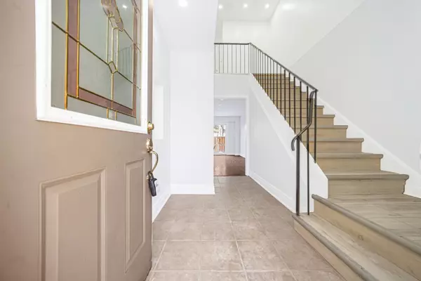 Oakville, ON L6H 2Z3,1538 Lancaster DR #116