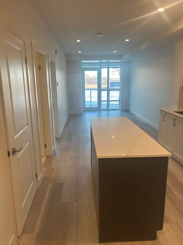 Hamilton, ON L8E 5B4,461 Green RD #216