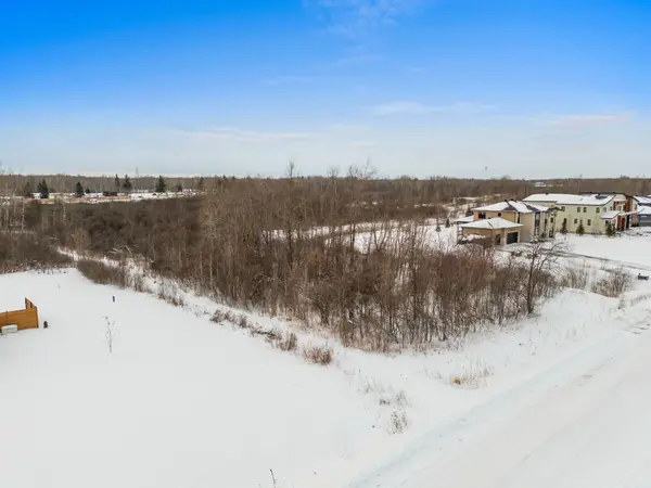 Blossom Park - Airport And Area, ON K1X 0A3,671 Ballycastle CRES