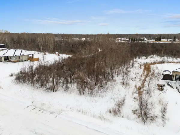 Blossom Park - Airport And Area, ON K1X 0A3,671 Ballycastle CRES