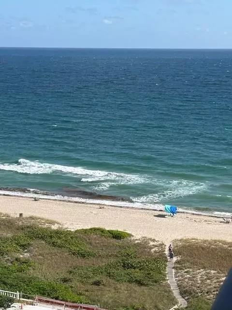 Lauderdale By The Sea, FL 33062,1900 S Ocean Blvd #14L