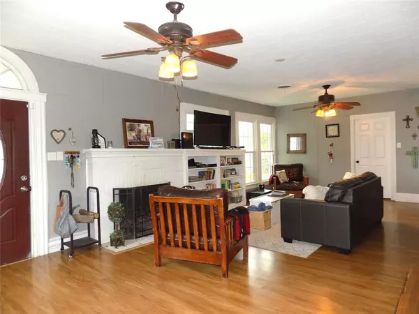 Bowie, TX 76230,410 S Mill Street