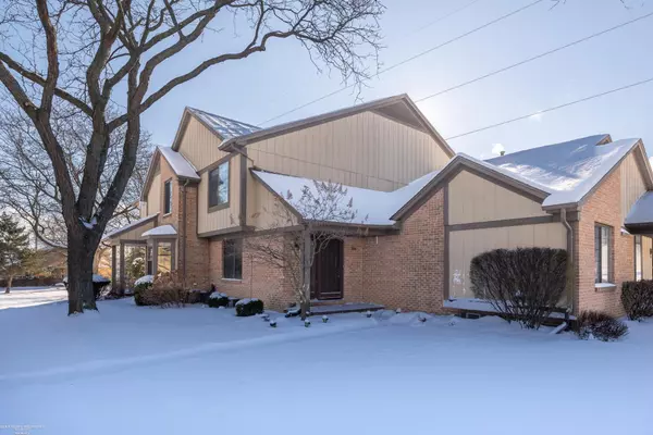 314 Meadow Bridge DR, Rochester Hills, MI 48307