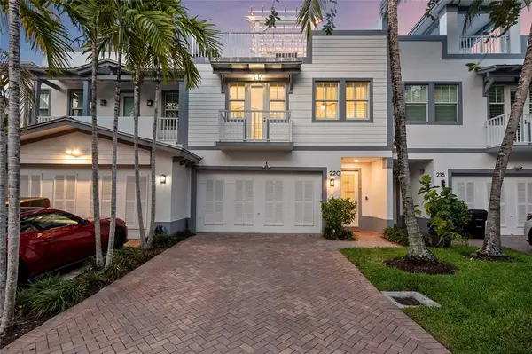 Fort Lauderdale, FL 33301,220 NE 15th  Ave #220