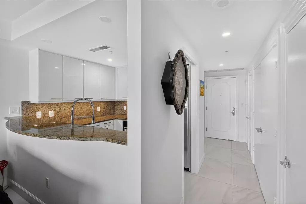 Coconut Grove, FL 33133,3350 SW 27 Ave #1207