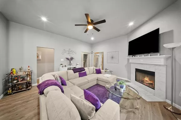 Dallas, TX 75212,5312 Black Hawk Street