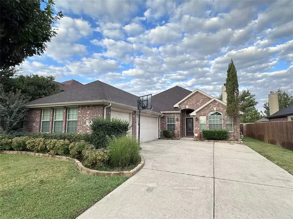 2319 Collin Drive, Grand Prairie, TX 75052