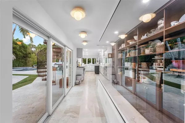 Fort Lauderdale, FL 33304,2421 NE 12th St