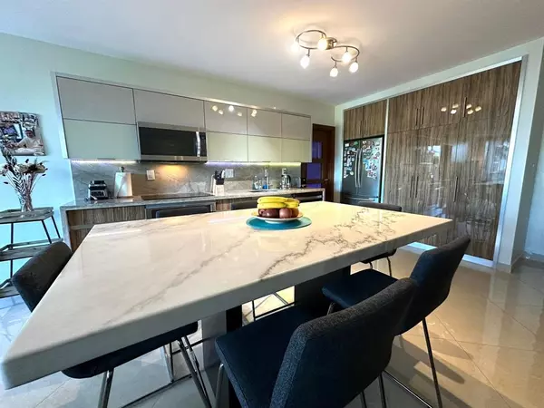 Hollywood, FL 33019,4001 S Ocean Dr #3H