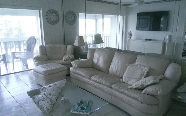 Hallandale Beach, FL 33009,460 Paradise Isle Blvd #301