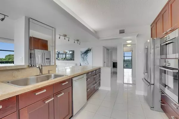 Hallandale Beach, FL 33009,600 Parkview Dr #531
