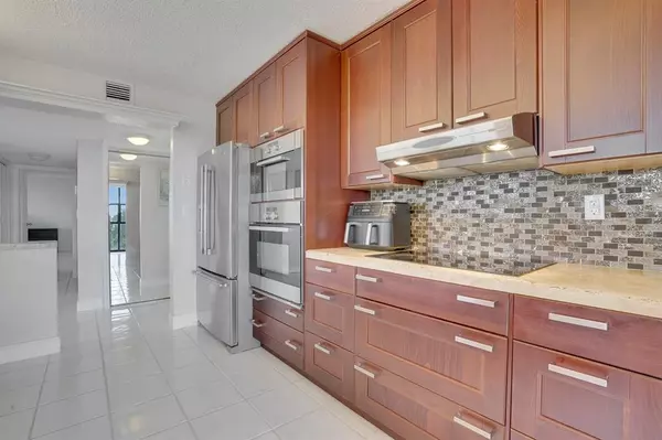 Hallandale Beach, FL 33009,600 Parkview Dr #531