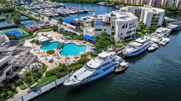 Aventura, FL 33180,19707 Turnberry Way #TS-2