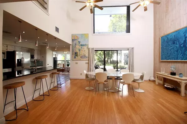 Vero Beach, FL 32963,902 Holoma Dr