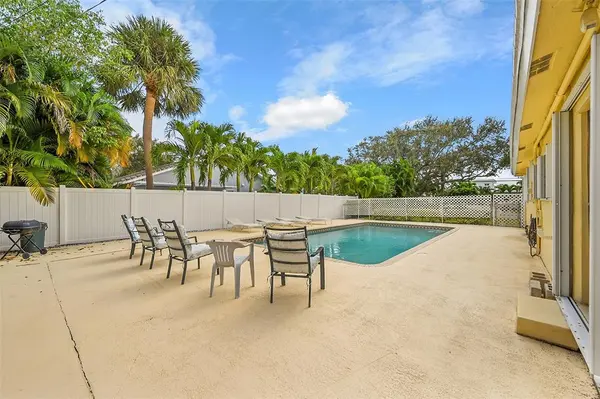 Lighthouse Point, FL 33064,2021 NE 24th St