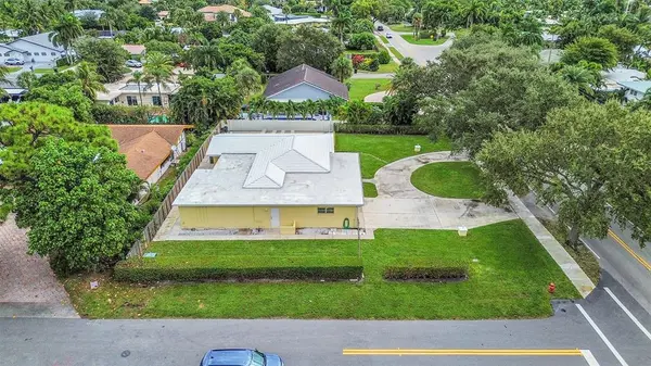 Lighthouse Point, FL 33064,2021 NE 24th St