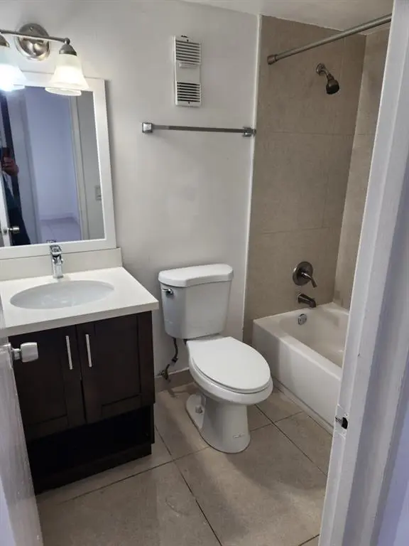 Miami, FL 33172,8895 Fontainebleau Blvd #403