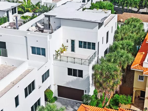 Lauderdale By The Sea, FL 33308,240 Shore Ct