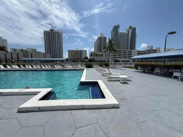 Hallandale Beach, FL 33009,600 Parkview Dr #826