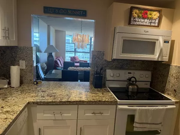 Hallandale Beach, FL 33009,600 Parkview Dr #826