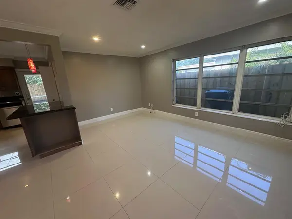 Fort Lauderdale, FL 33334,40 NE 48th St