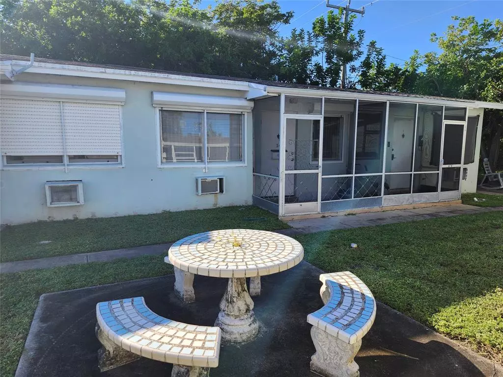 Hollywood, FL 33020,2213 LINCOLN ST #14