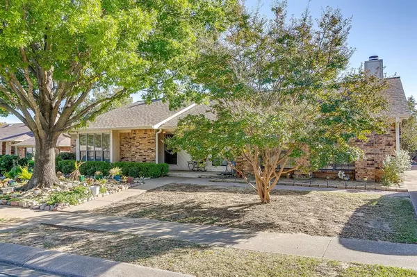 Bedford, TX 76022,2428 Chestnut Way