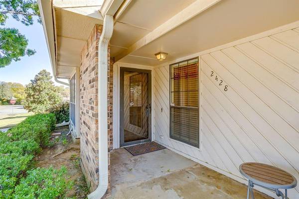 Bedford, TX 76022,2428 Chestnut Way