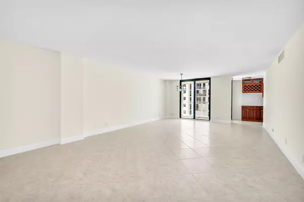 Pompano Beach, FL 33062,1000 S Ocean Blvd #17G