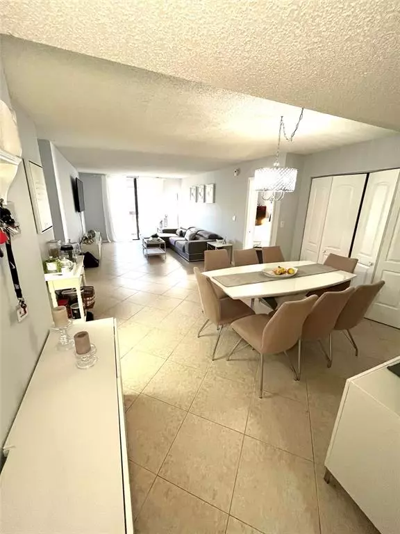 Deerfield Beach, FL 33441,737 SE 1st Way #302