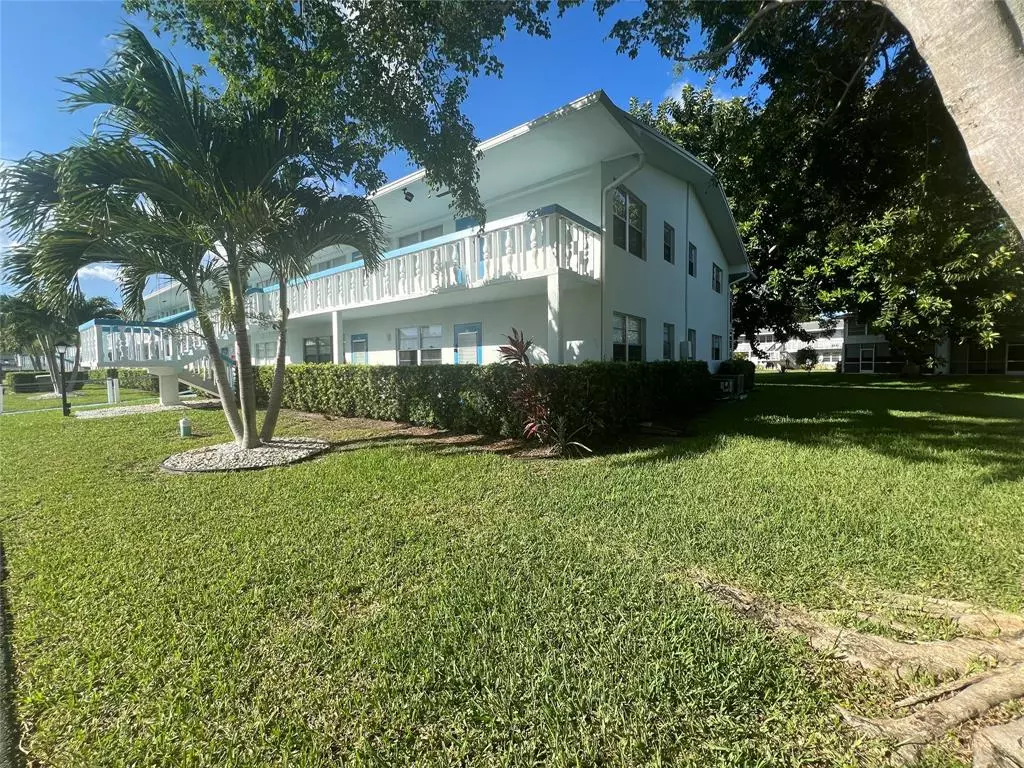 Deerfield Beach, FL 33442,105 Oakridge I #105