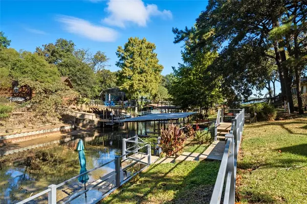 Tool, TX 75143,517 Shore Line Drive